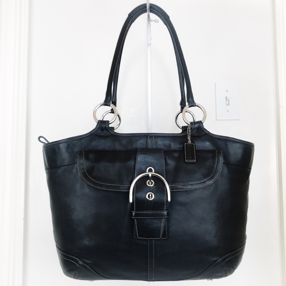 COACH: Elegant Black Leather Tote